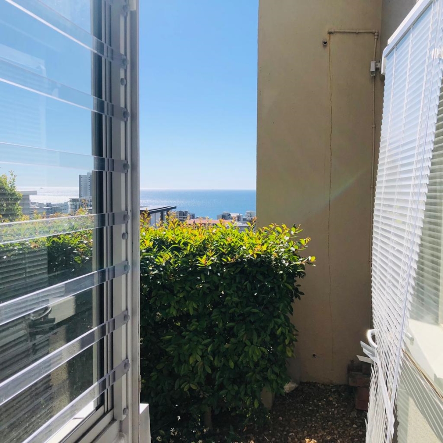 To Let 1 Bedroom Property for Rent in Green Point Western Cape